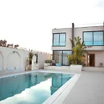 Escape 21 *