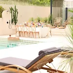 Villa Escape 21 *