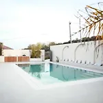 Villa Escape 21 *
